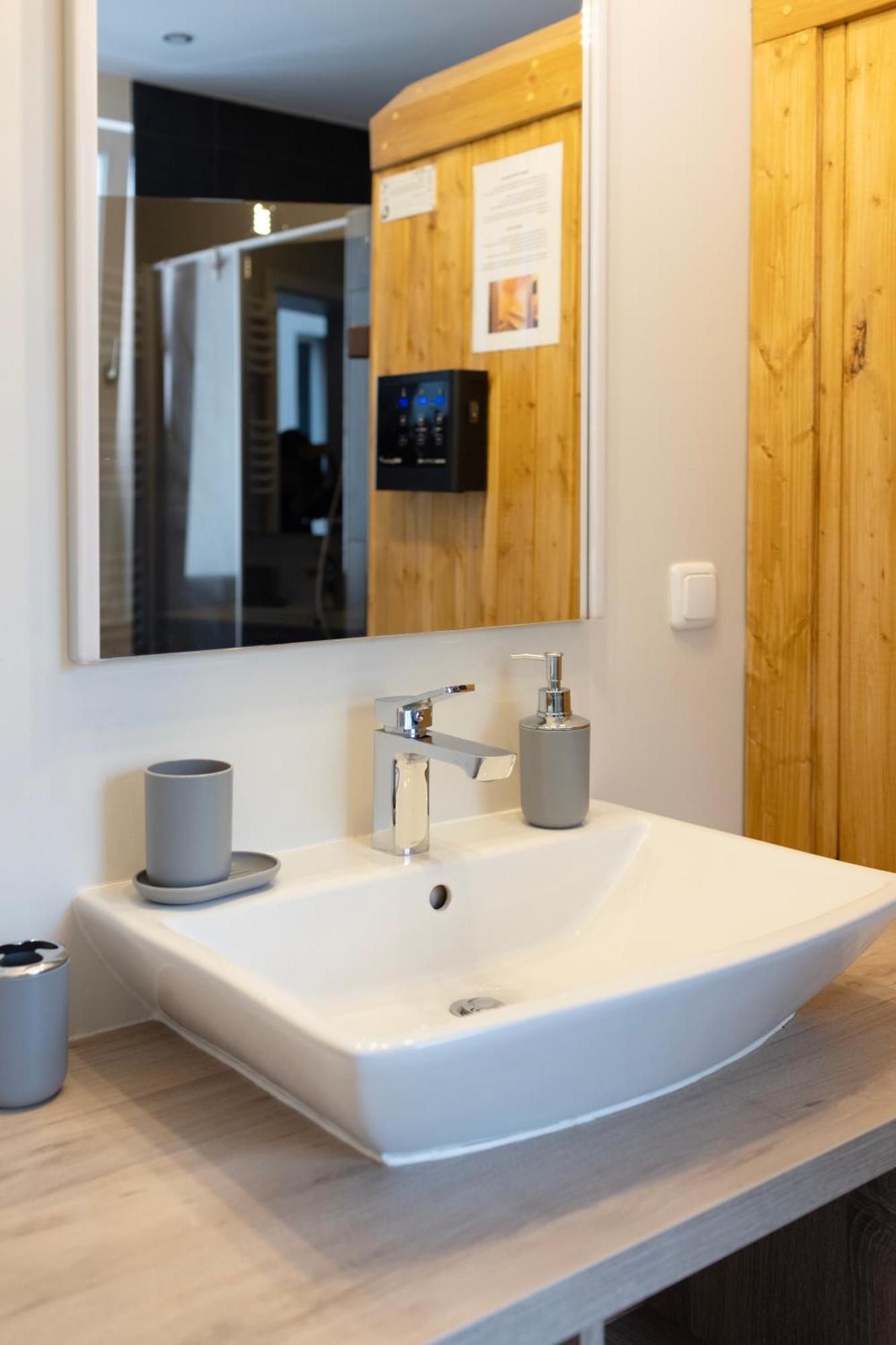 Huge Apartment With Sauna And Free Parking دوسبرغ المظهر الخارجي الصورة